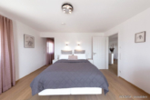 ROOMS4-Repräsentative Villa in sonniger Süd-/Westlage mit großzügigem Garten Villenkolonie Gauting - Schlafzimmer mit Ankleide