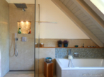 ROOMS4 - EFH im schwedischen Farmhausstil mit großem Garten - Masterbad