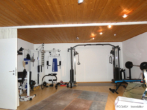 ROOMS4 - EFH im schwedischen Farmhausstil mit großem Garten - Fitnessraum unter der Garage