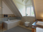 ROOMS4 - EFH im schwedischen Farmhausstil mit großem Garten - Masterbad