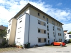 ROOMS4 - moderne 3 Zimmerwohnung in Bruckmühl - Stellplatz vor dem Haus