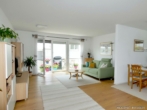 ROOMS4 - moderne 3 Zimmerwohnung in Bruckmühl - Wohnzimmer und Balkon