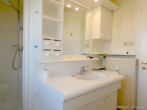 ROOMS4- sonnige 3 Zimmerwohnung mit Panoramablick in Ainring - Bad mit Dusche und Badewanne