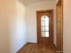 ROOMS4- sonnige 3 Zimmerwohnung mit Panoramablick in Ainring - Diele zum Wohnzimmer